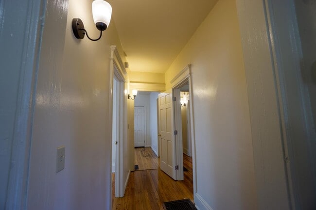 Building Photo - 833 Sumner Ave