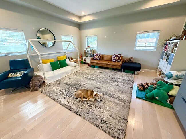 Building Photo - Contemporary 2 bedroom, 2.5 bath home in the heart of Route 66.