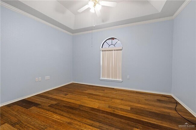 Building Photo - 25 34th St