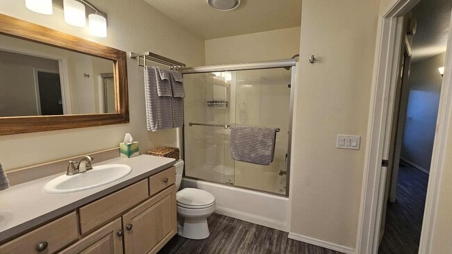 Building Photo - Fully Furnished Condo on Lake - This can b...