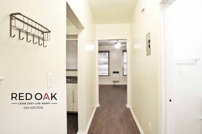 Building Photo - Completely Remodeled Top Floor Studio With...