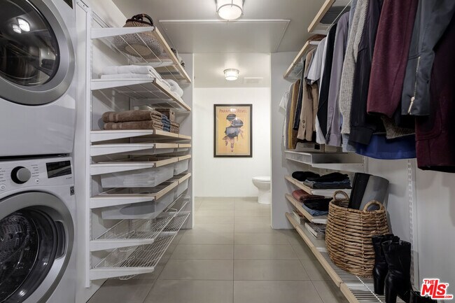 Building Photo - 200 N San Fernando Rd