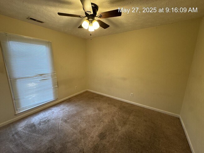 Building Photo - 1641 Veanna Dr