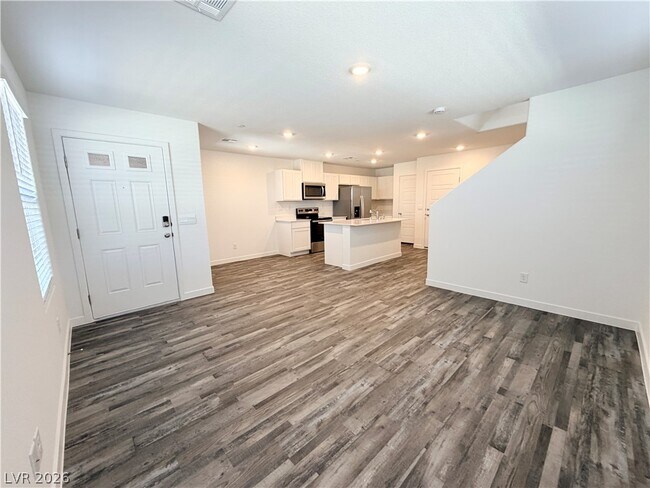 Building Photo - 930 Black Heron St