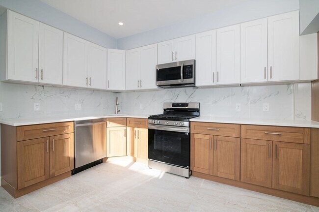 Building Photo - 45 Tainter St