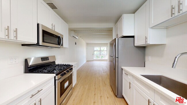 Building Photo - 8903 Harratt St