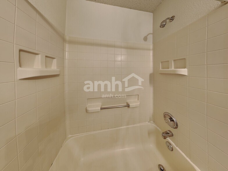 Building Photo - 10167 Hatherley Way