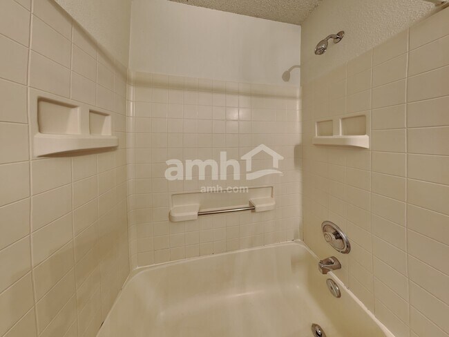 Building Photo - 10167 Hatherley Way