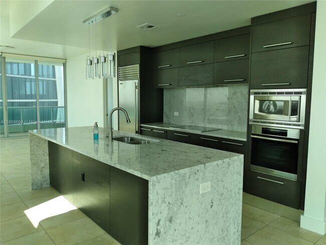 Building Photo - 900 Biscayne Blvd