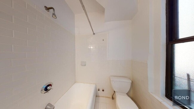 Building Photo - 605 W 170th St