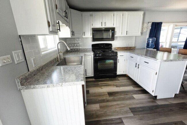 Building Photo - 39259 N Jackson Dr