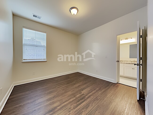 Building Photo - 132 Sago Ct