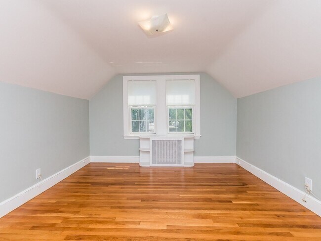 Building Photo - 36 Bonad Rd