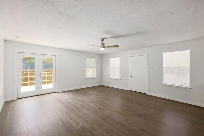 Building Photo - 4905 Harmon Ave