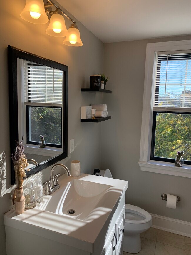 Building Photo - 71 Osborne Ave