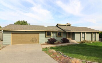 Building Photo - 3006 W 47th Ave