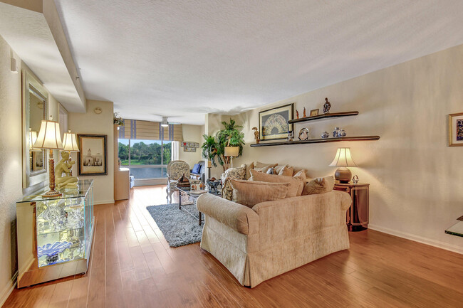 Building Photo - 5842 Crystal Shores Dr