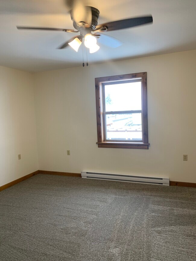 Building Photo - 203 Elm St