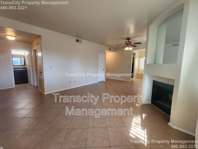 Building Photo - 930 N Mesa Dr