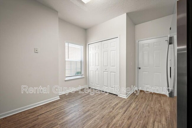 Building Photo - 512 Southbranch Dr