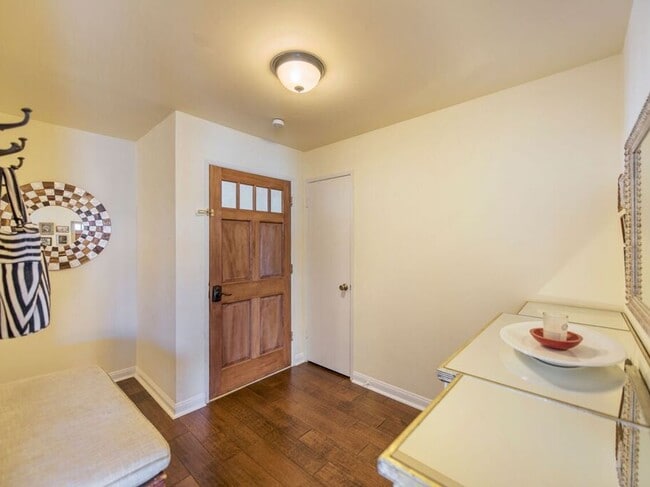 Building Photo - 1720 Ardmore Ave