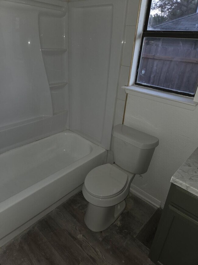 Building Photo - Beautifully Remodeled 4 Bedroom + Office H...