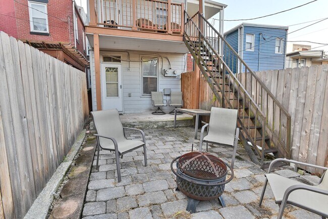 Building Photo - 426 1/2 Boas Street