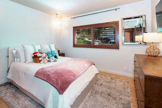 Building Photo - Spectacular View Home for Lease in Bel Air Knolls