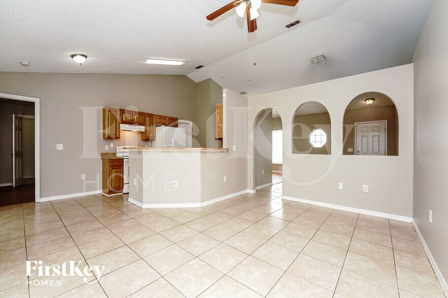 Building Photo - 791 Geary St SW