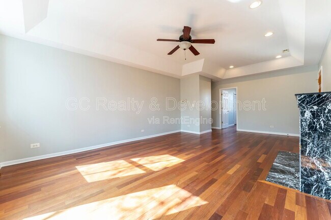 Building Photo - 4406 N Sacramento Ave