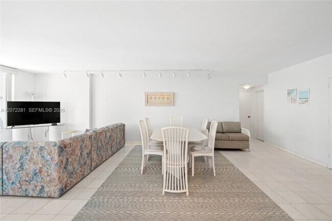 Building Photo - 5001 Collins Ave