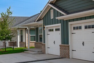 Building Photo - Chisholm Pointe and Summit Ridge