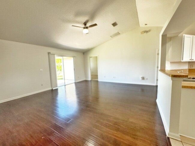 Building Photo - 1709 S Summer Ridge Ct