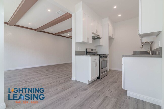 Building Photo - 403 N Ogden Dr