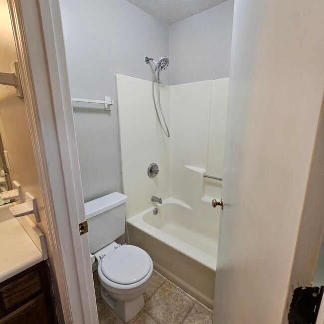 Building Photo - 2927 Woodrich Dr