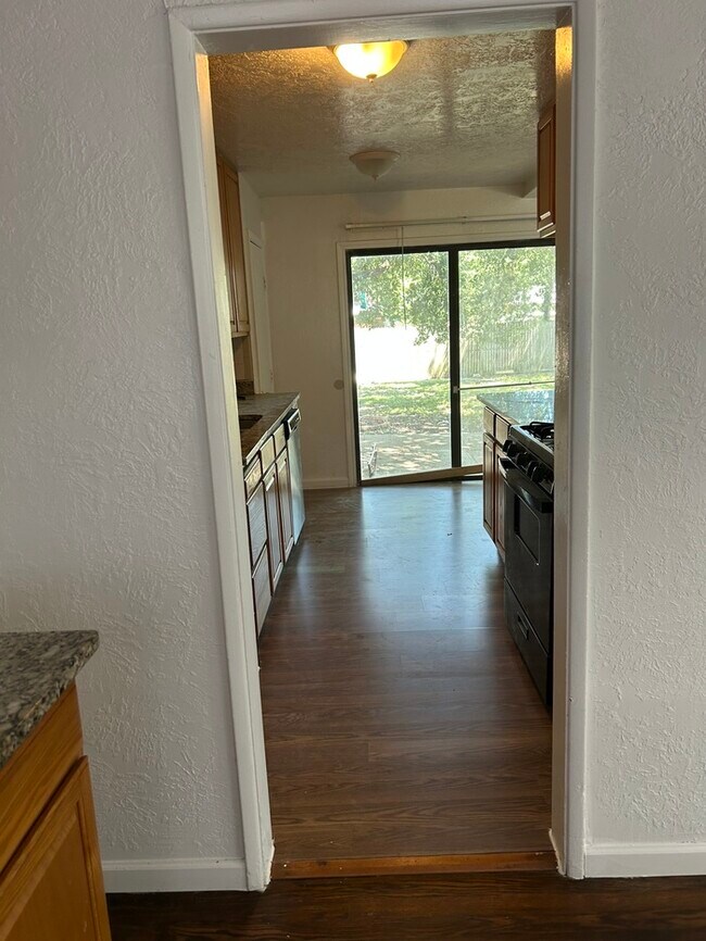 Building Photo - Great Rental in Farmers Branch, TX 75234