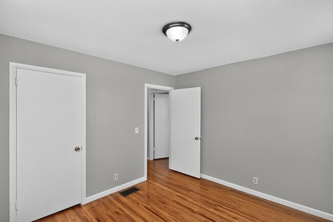 Building Photo - 261 Eisenhower Dr