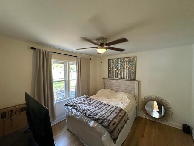 Building Photo - 1221 W Perkins Rd