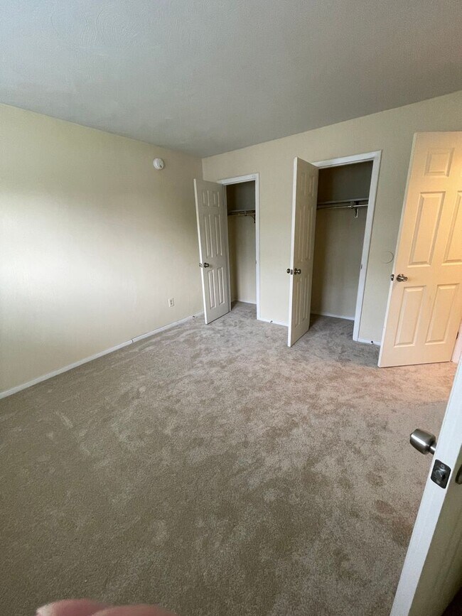 Building Photo - 704 Torrey Ln