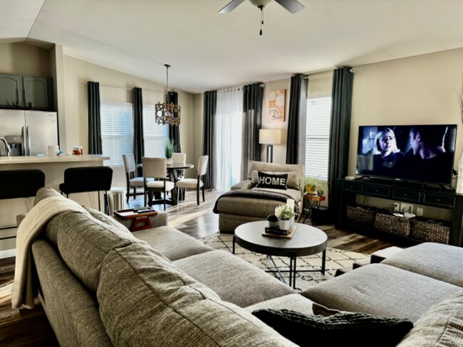 Building Photo - 1837 English Oak Dr