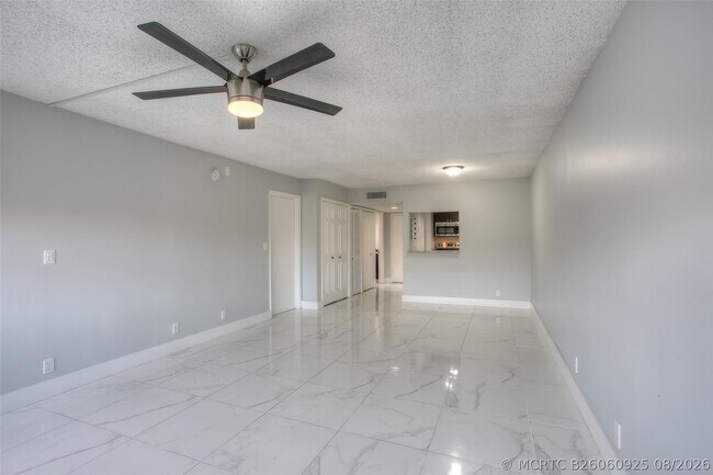 Building Photo - 303 Racquet Club Rd