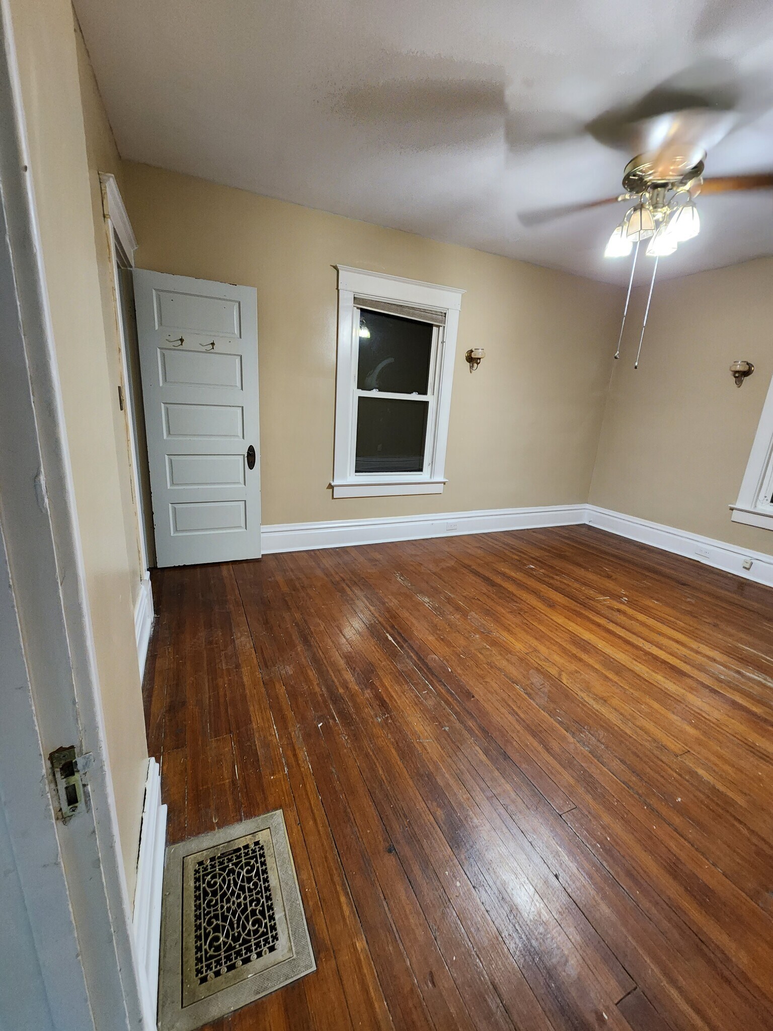 Bedroom 5 - 1017 N Elmwood Ave