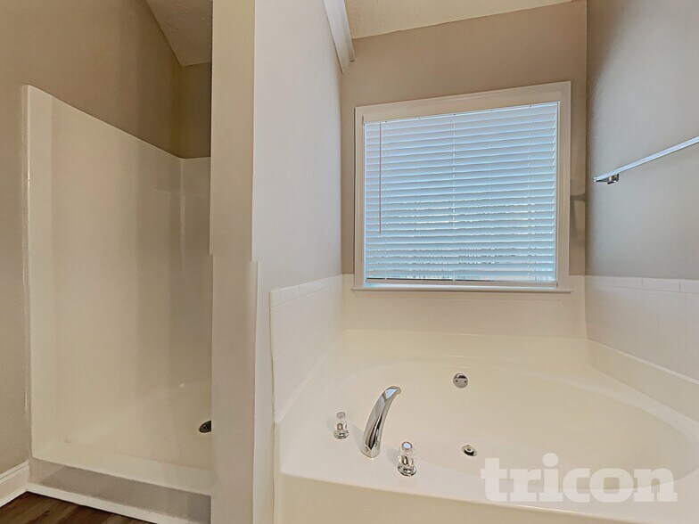 Building Photo - 110 Brooks Cir
