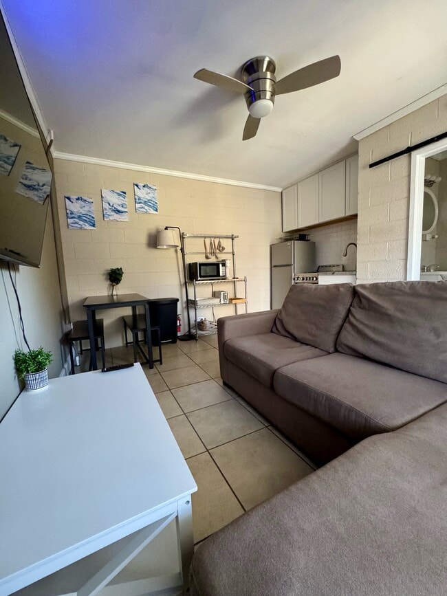 Building Photo - 402 S Holly St