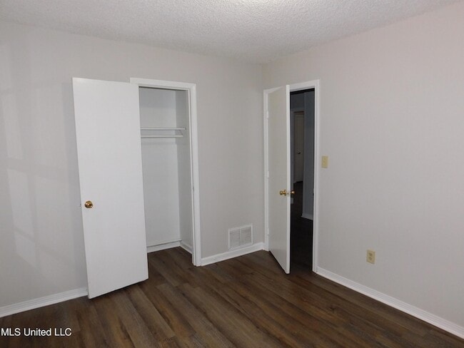 Building Photo - 285 Maidelle Cove
