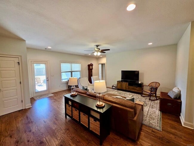 Building Photo - 37 Emerald Dr