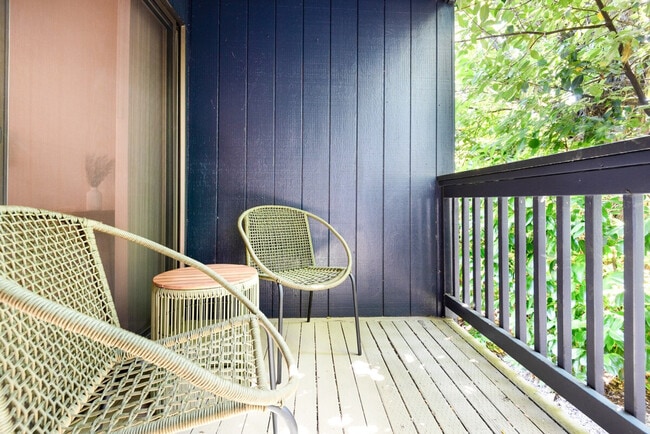 Building Photo - 2348 S Vermont St