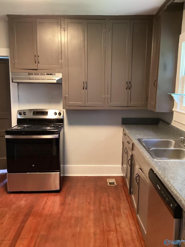 Building Photo - 2404 Whitesburg Dr