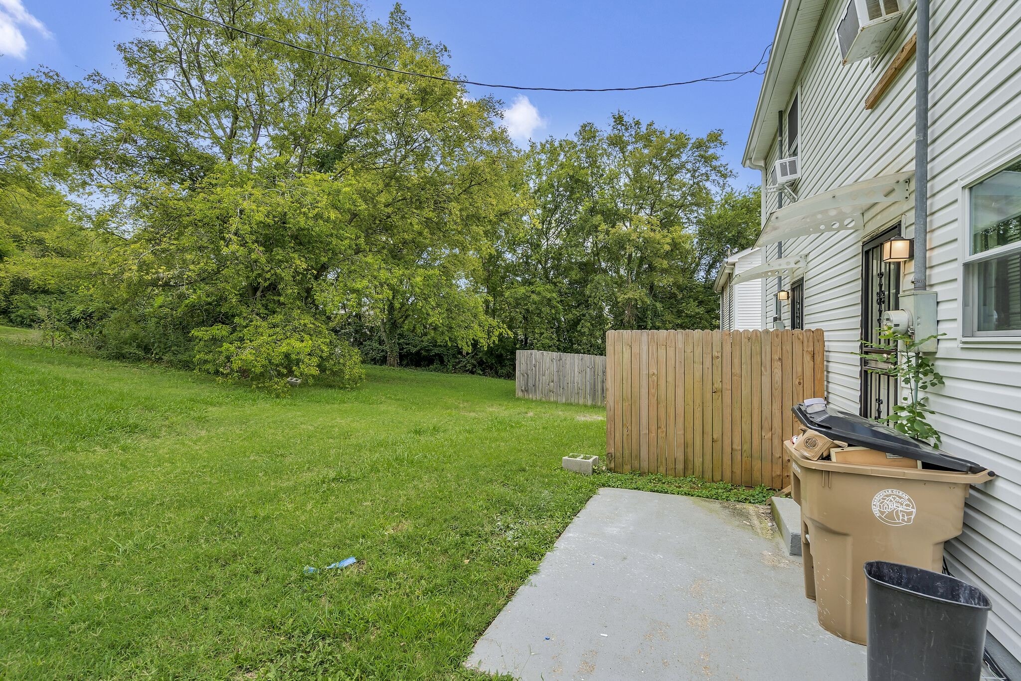 Building Photo - 3226 Lincoln Ave