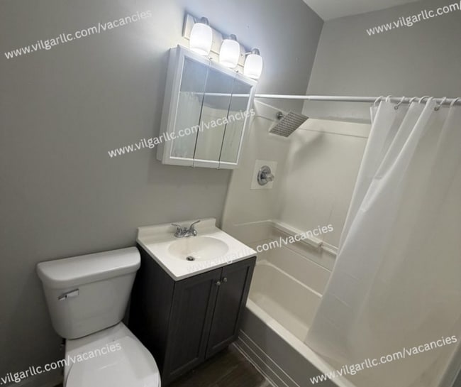 Building Photo - 3910 Deodar St